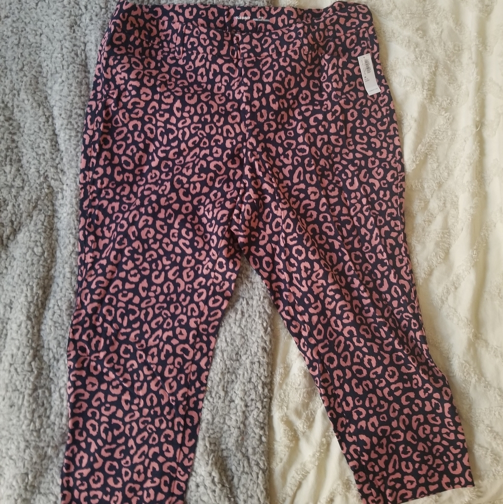 FREE SHIPPING-Old Navy Pixie pants, Size 18
